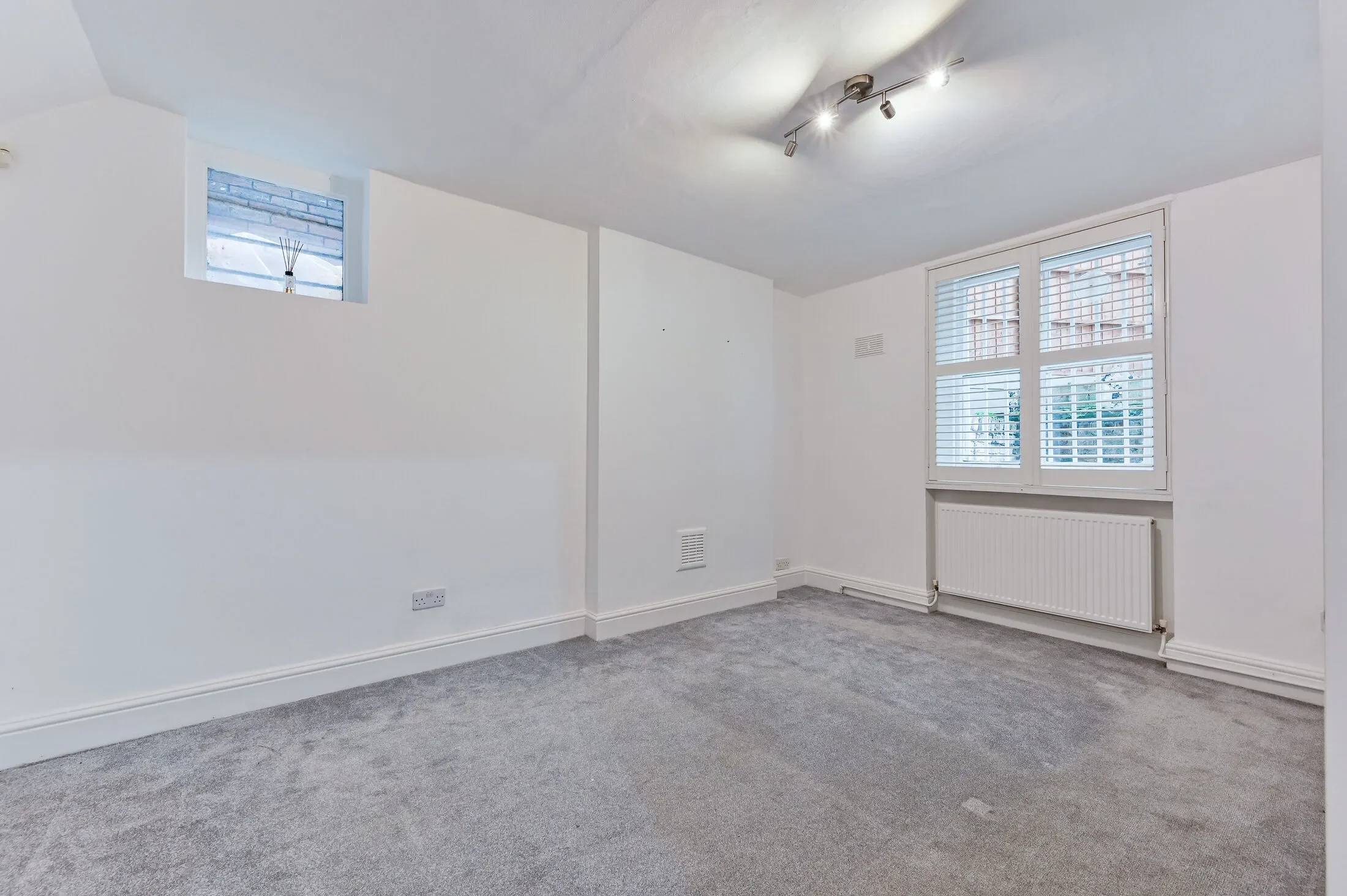 Flat West End Lane in Greater London