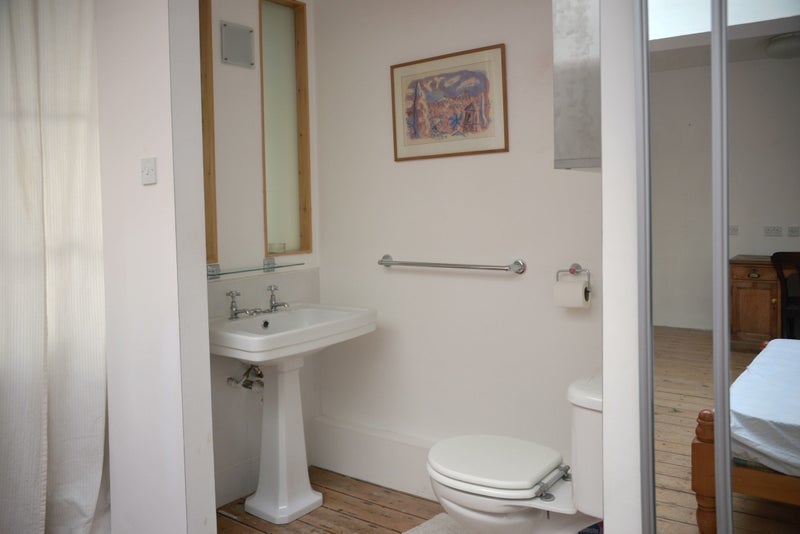 Room Woodland Grove in Greater London