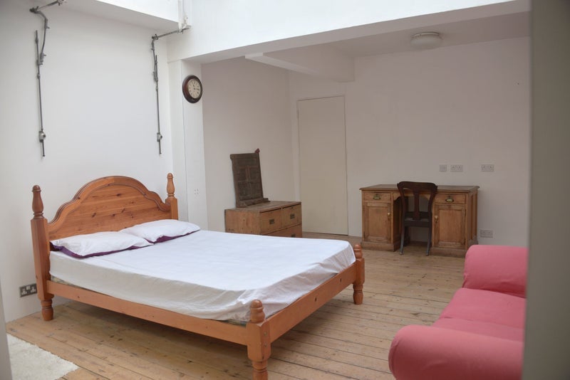 Room Woodland Grove in Greater London
