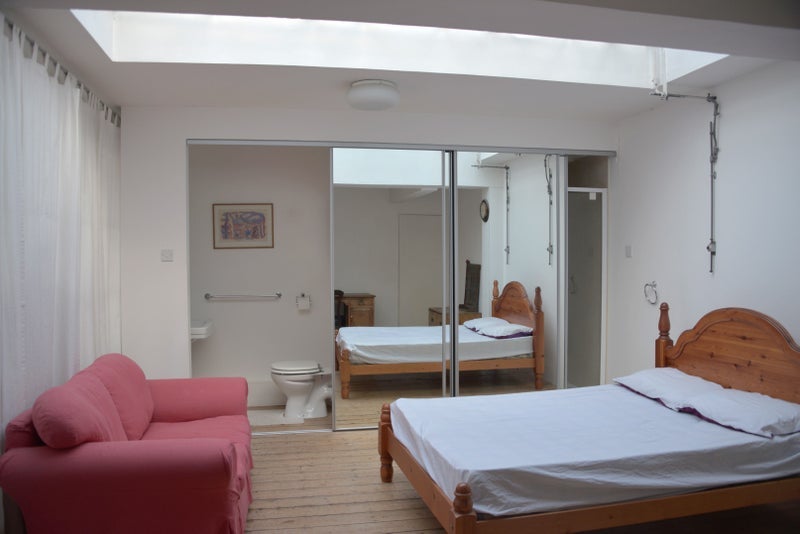 Room Woodland Grove in Greater London