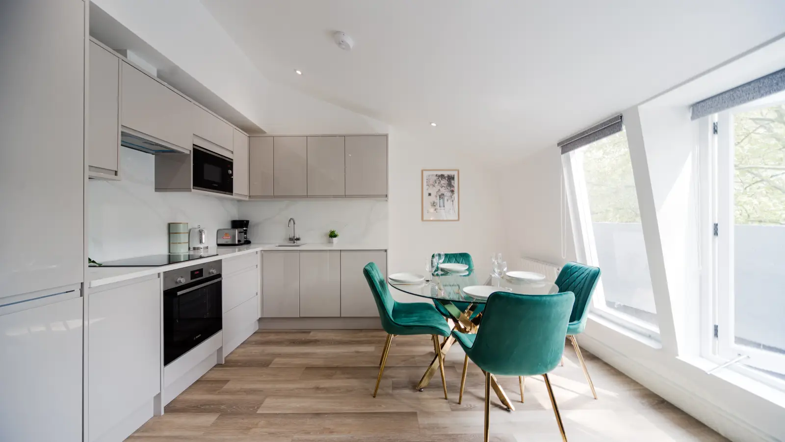 Flat Spring Street in City of Westminster