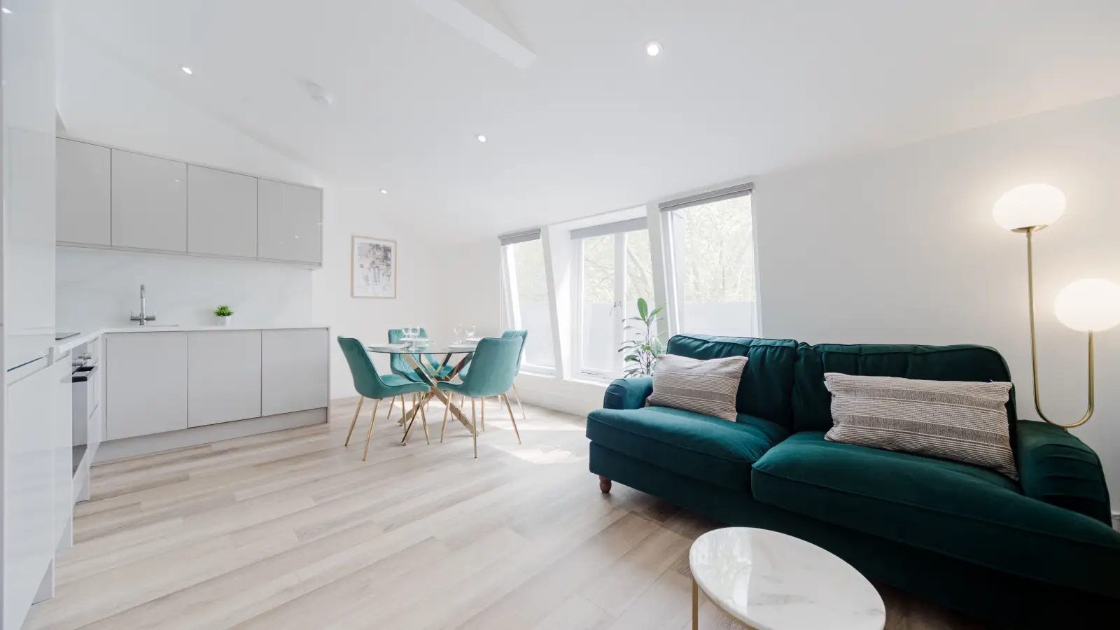 Flat Spring Street in City of Westminster