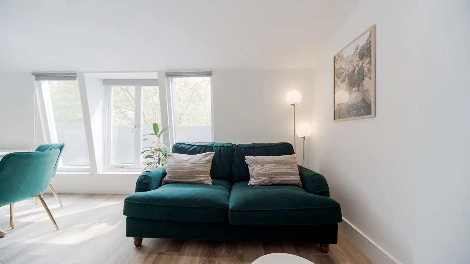 Flat Spring Street in City of Westminster