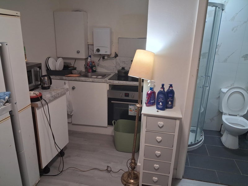 Flat Dagmar Avenue in Greater London