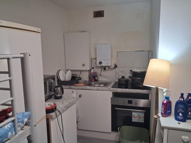 Flat Dagmar Avenue in Greater London