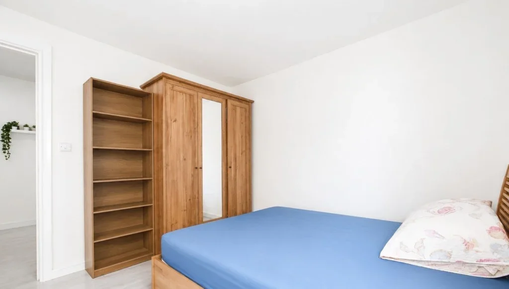 Room Rayners Lane in Greater London