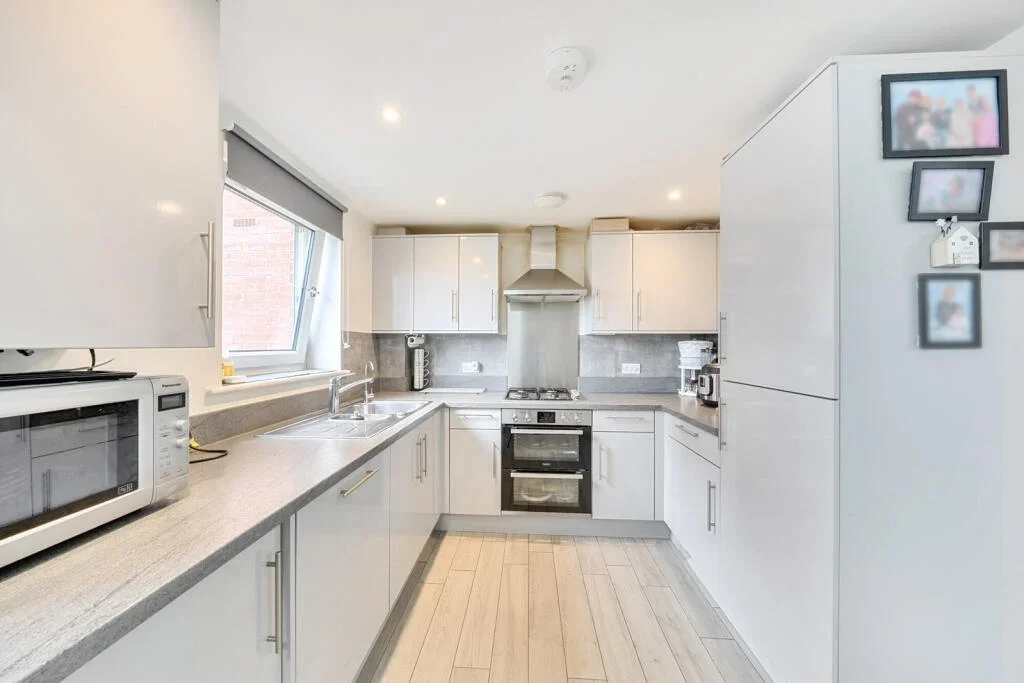 Room Rayners Lane in Greater London