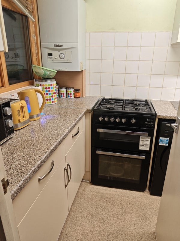 Room Stockwell Park Road in Greater London