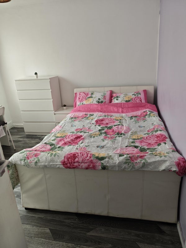 Room Stockwell Park Road in Greater London