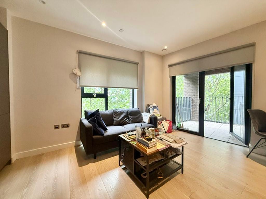 Flat Ufford Street in Greater London