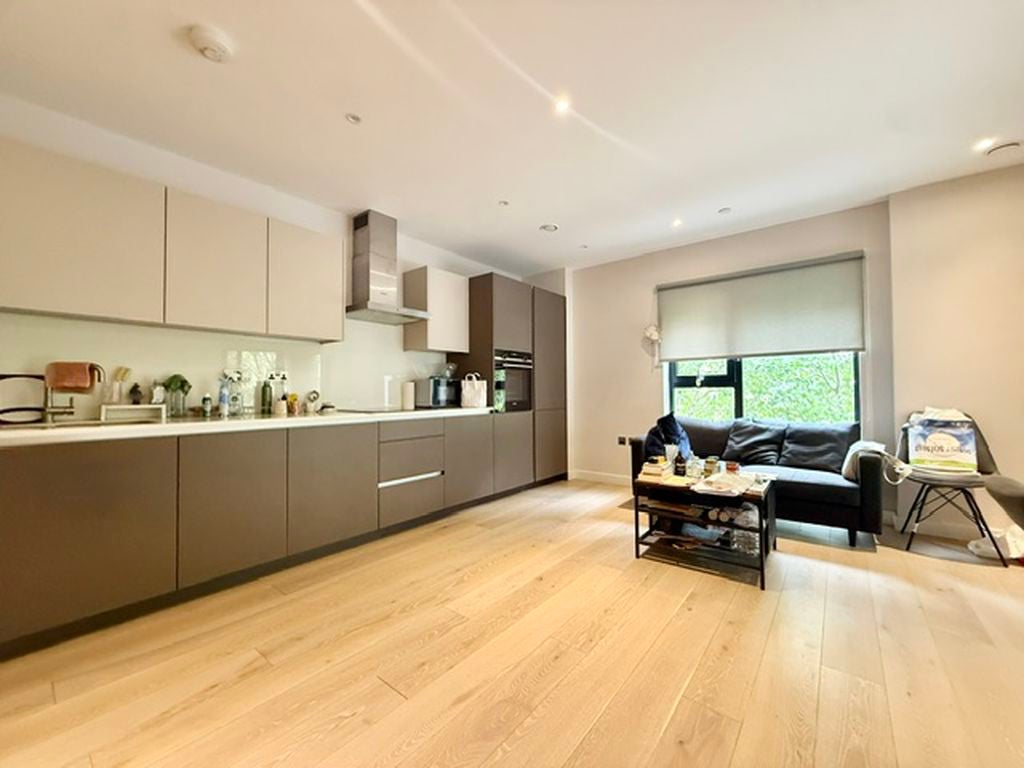 Flat Ufford Street in Greater London