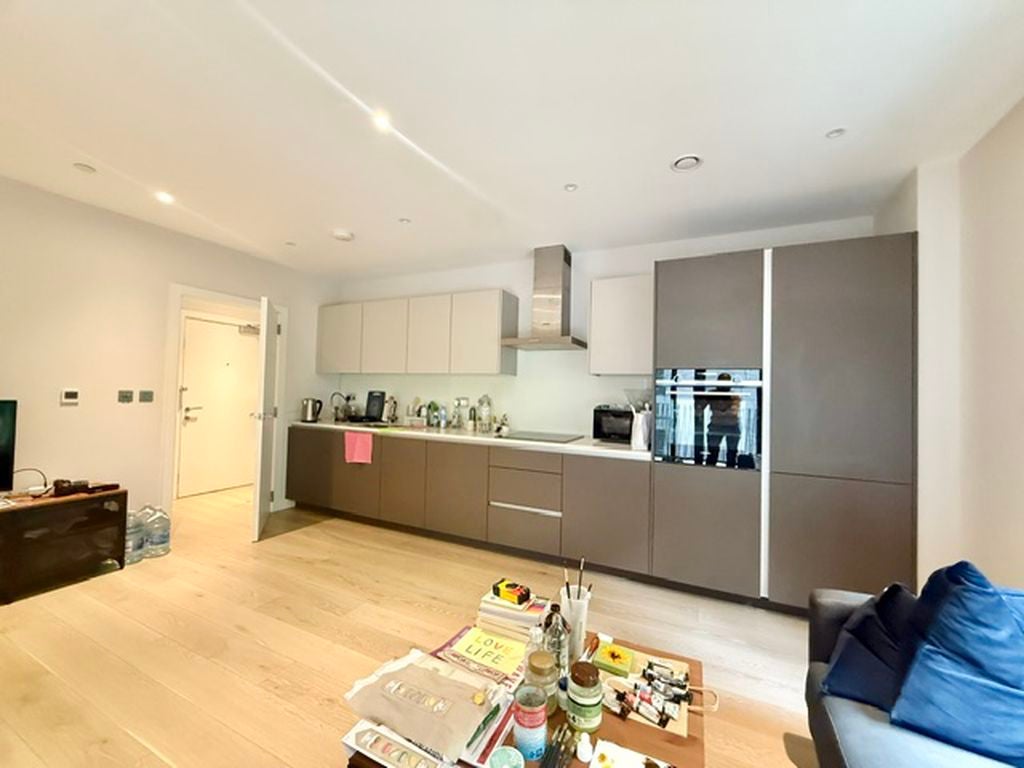 Flat Ufford Street in Greater London