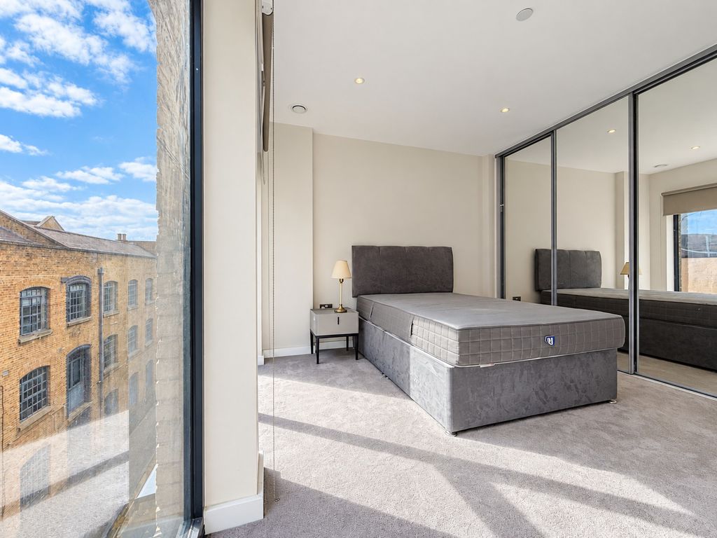 Flat Ufford Street in Greater London