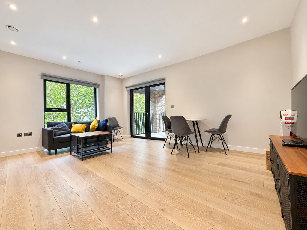 Flat Ufford Street in Greater London