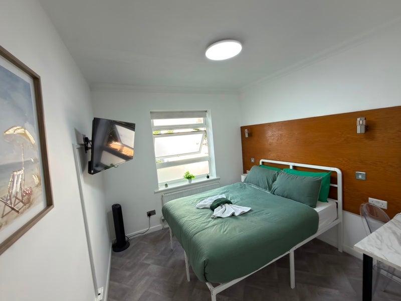 Room West Cliff Road in Bournemouth