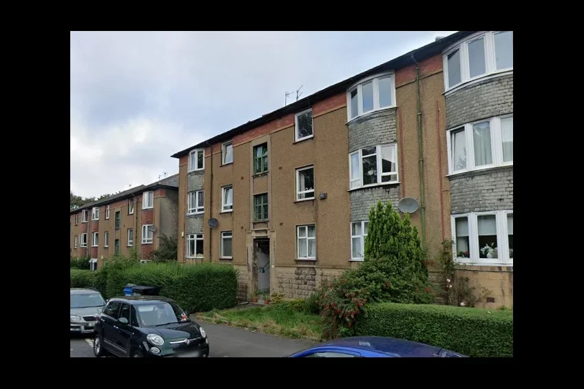Flat Dorchester Avenue in Glasgow
