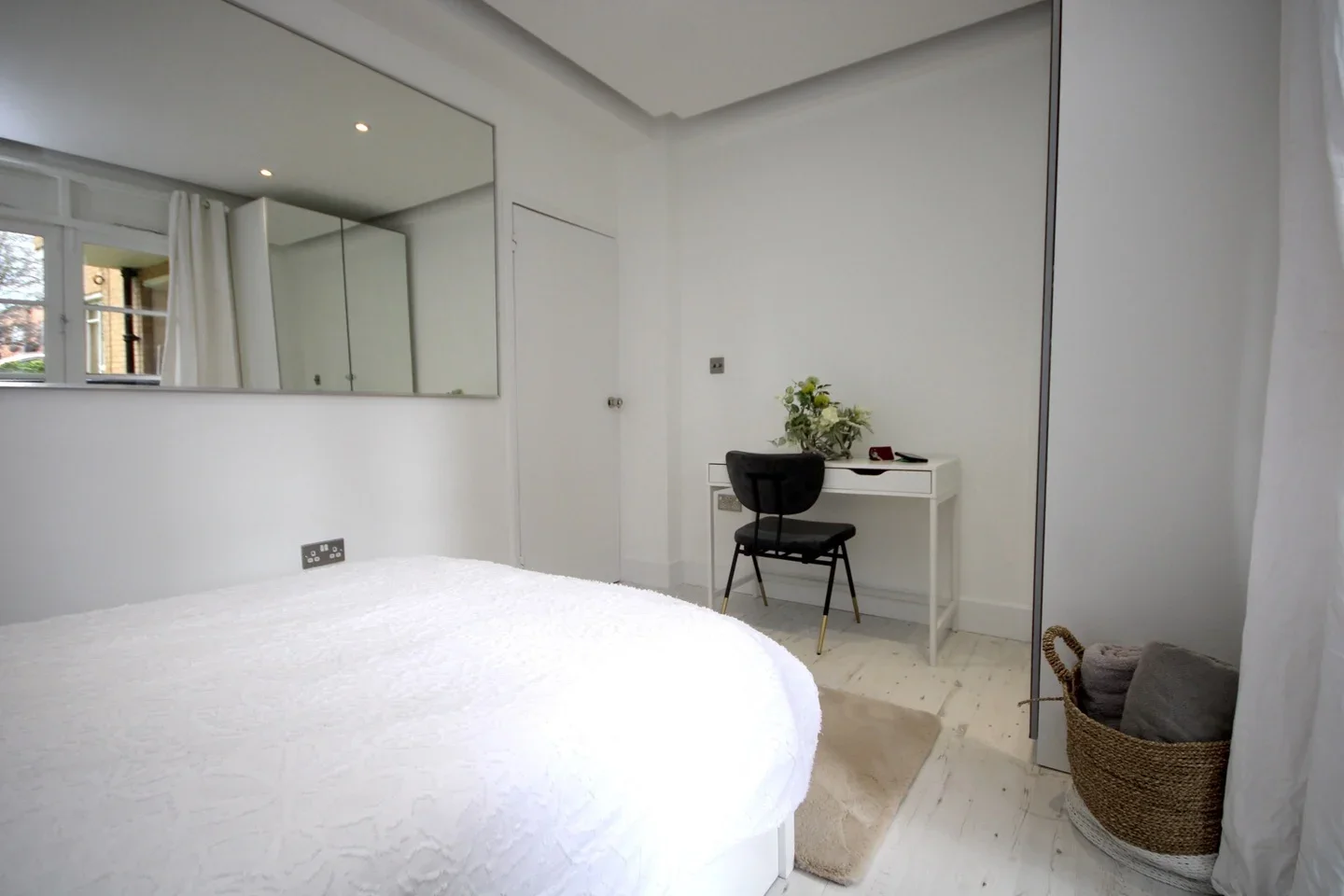 Room John Aird Court in City of Westminster