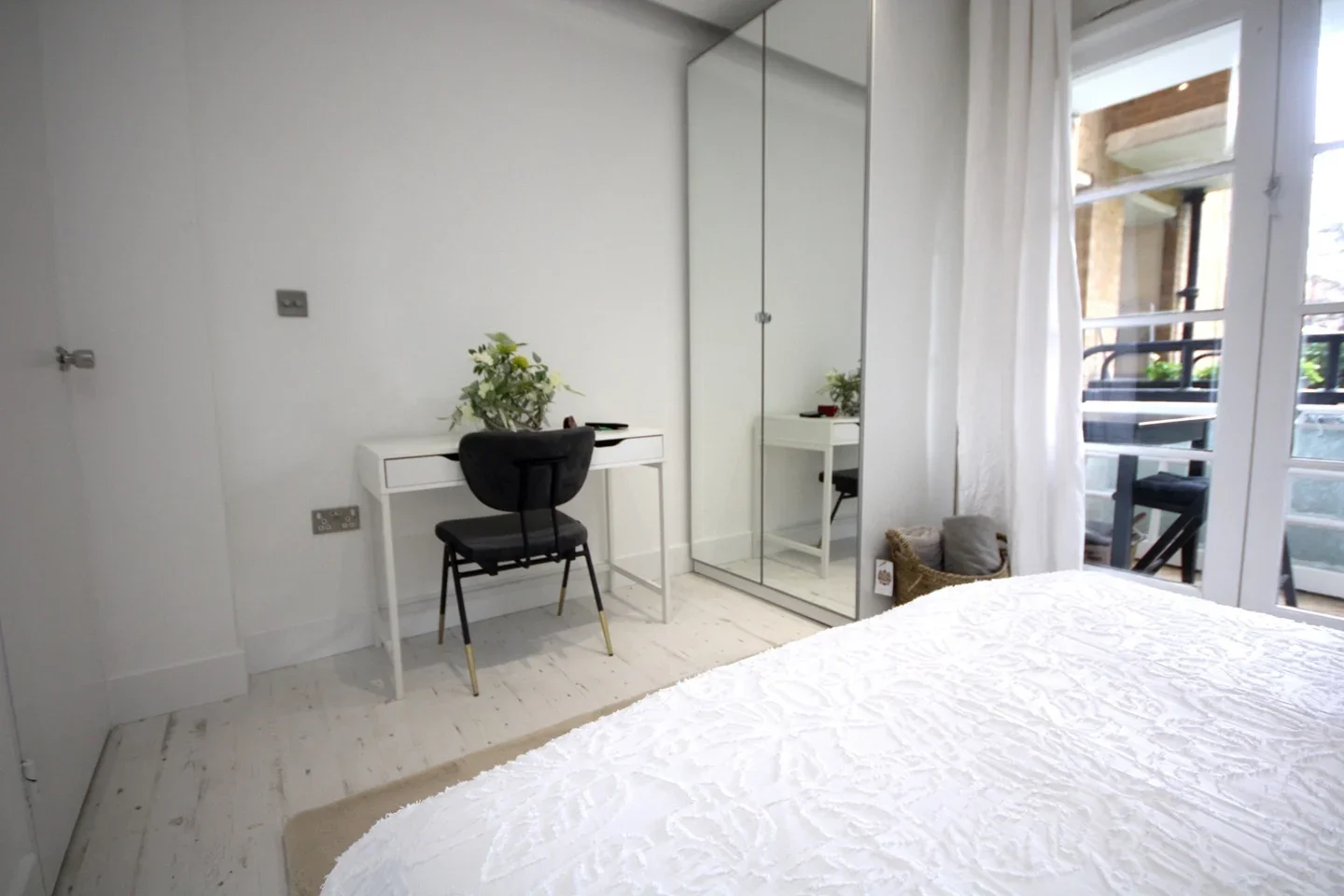 Room John Aird Court in City of Westminster