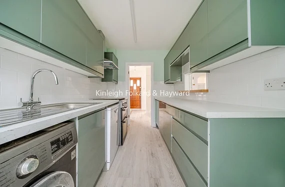 House Oakdene Avenue in Greater London