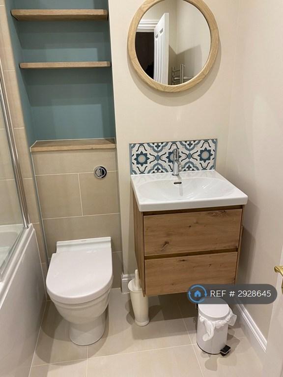 Room Falmouth Road in Greater London