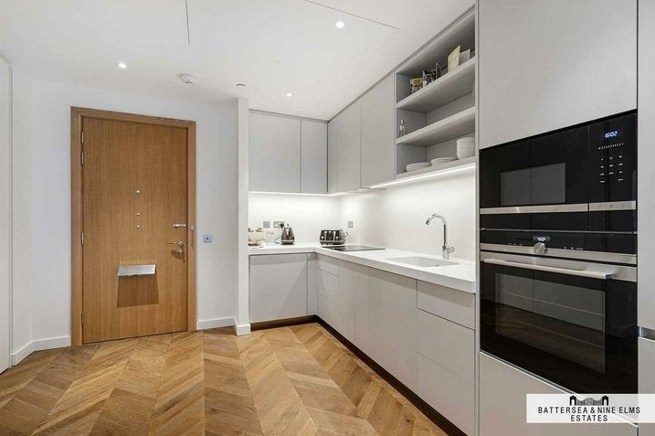 Flat Prospect Way in Greater London