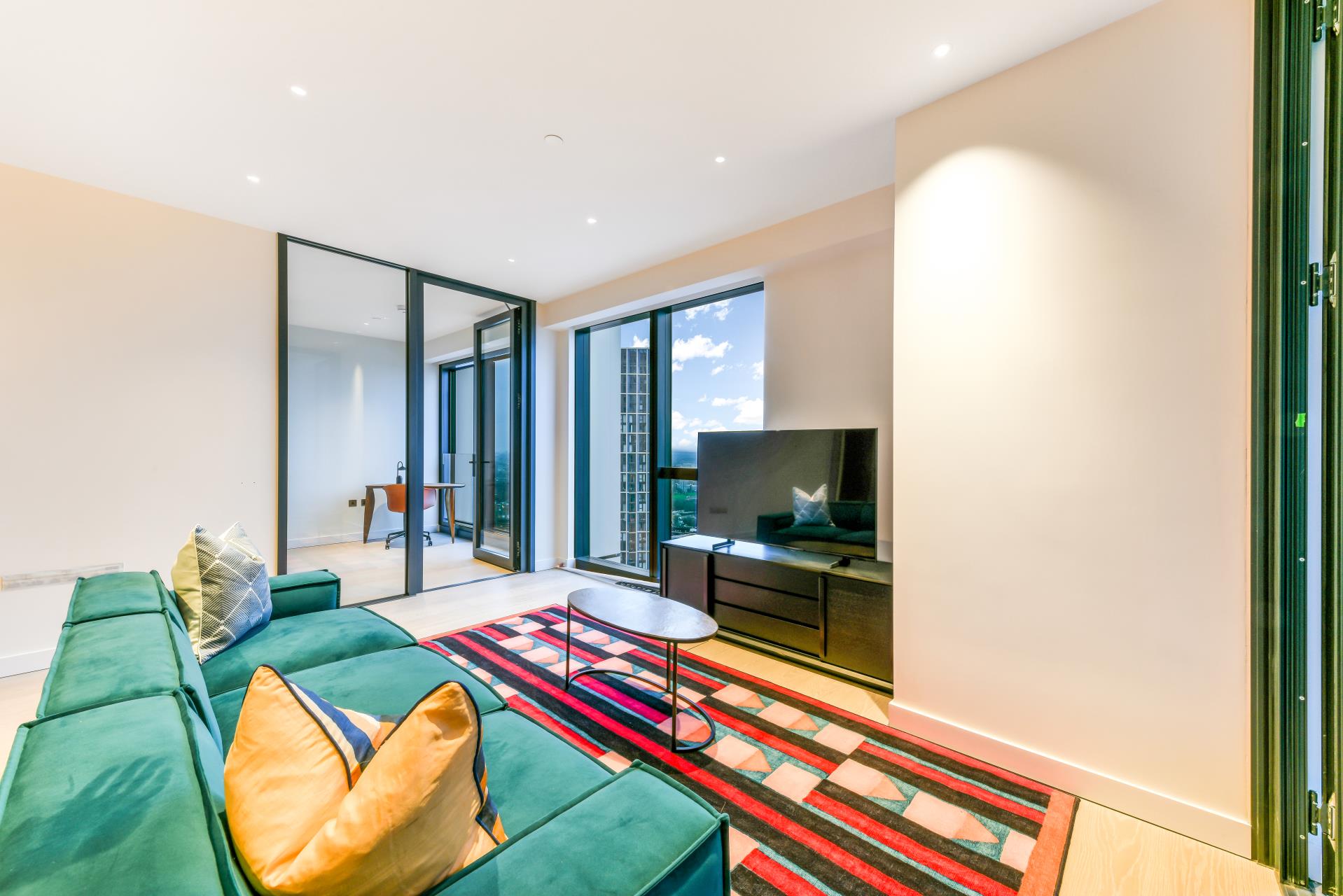 Flat Nine Elms Lane in Greater London