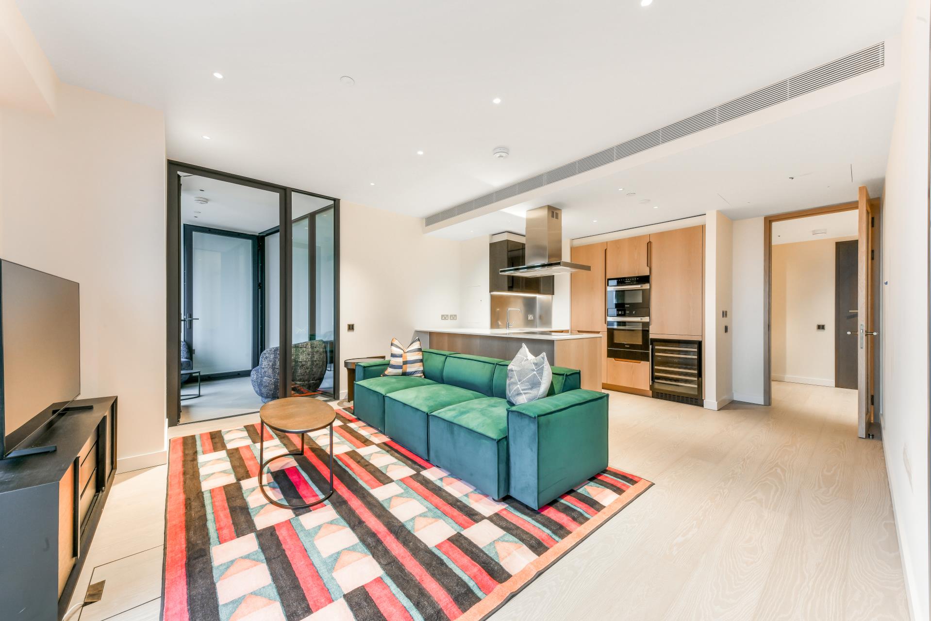Flat Nine Elms Lane in Greater London