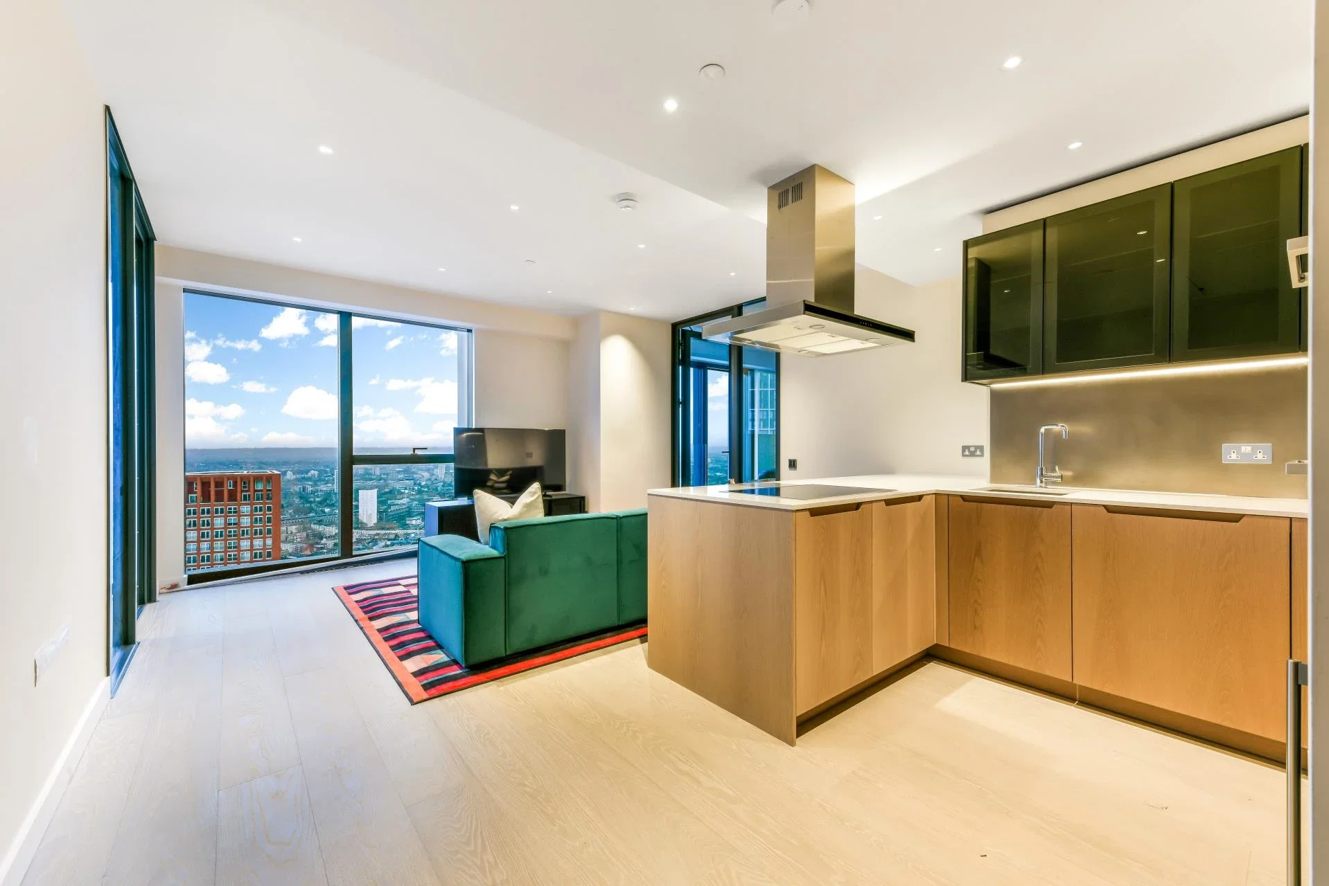 Flat Nine Elms Lane in Greater London