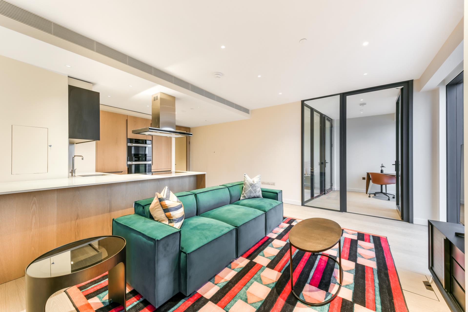 Flat Nine Elms Lane in Greater London