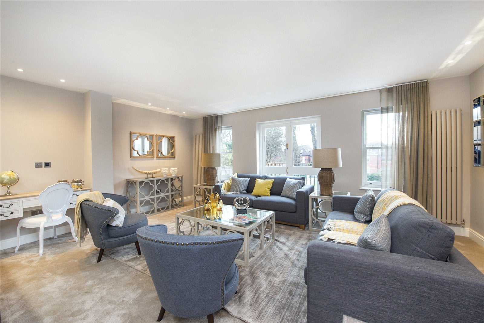 Flat Lyndhurst Road in Greater London