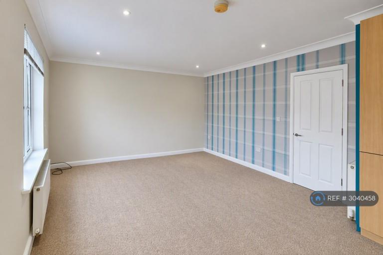 Flat Ladbrooke Road in Great Yarmouth