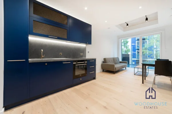 Flat Orchid Close in London