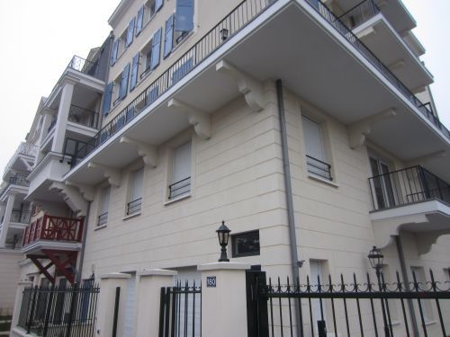 Flat Avenue Descartes in Le Blanc-Mesnil