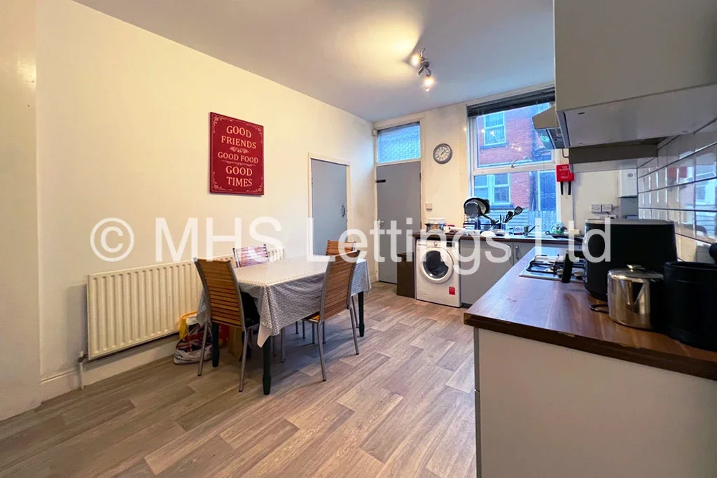 Flat Back Burchett Grove in Leeds