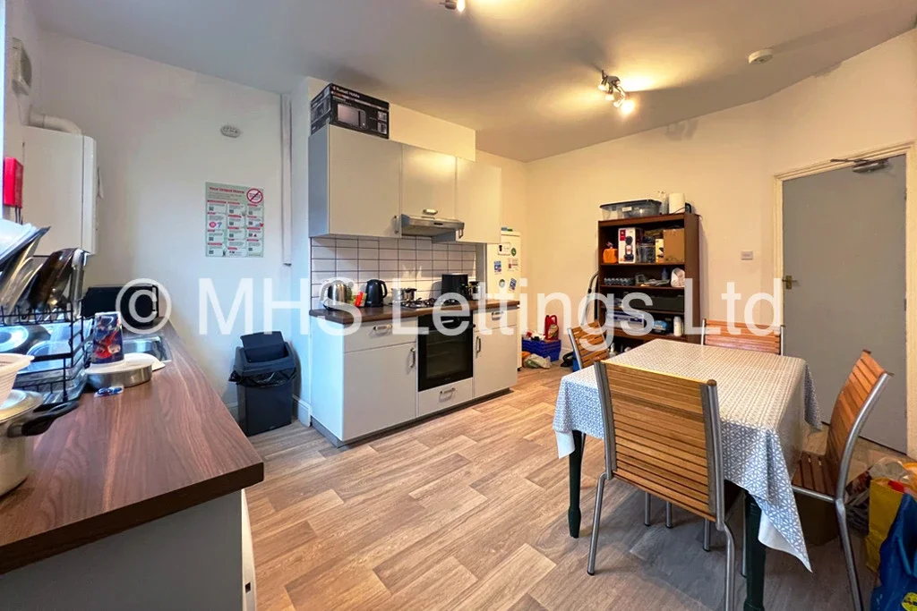 Flat Back Burchett Grove in Leeds