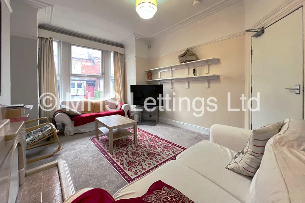 Flat Back Burchett Grove in Leeds