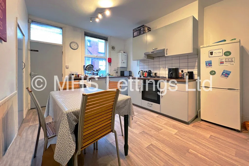 Flat Back Burchett Grove in Leeds