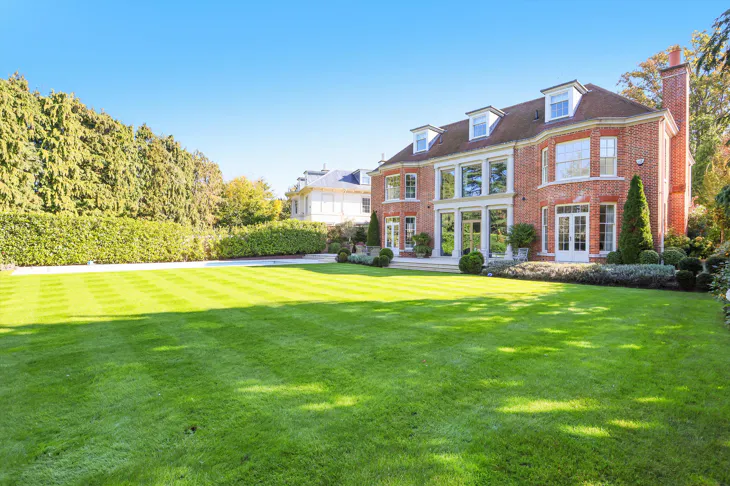 Room Eaton Park in Elmbridge