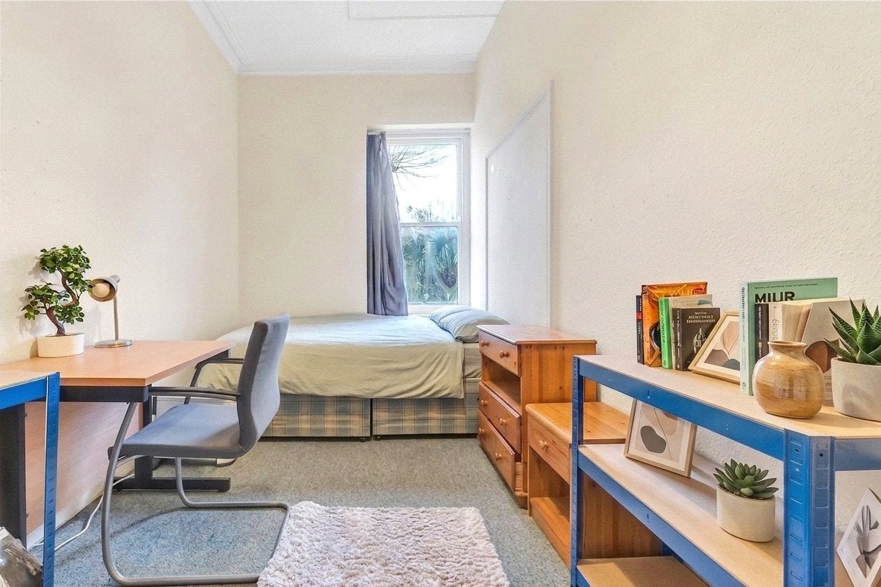 Room Glentworth Road in Bristol