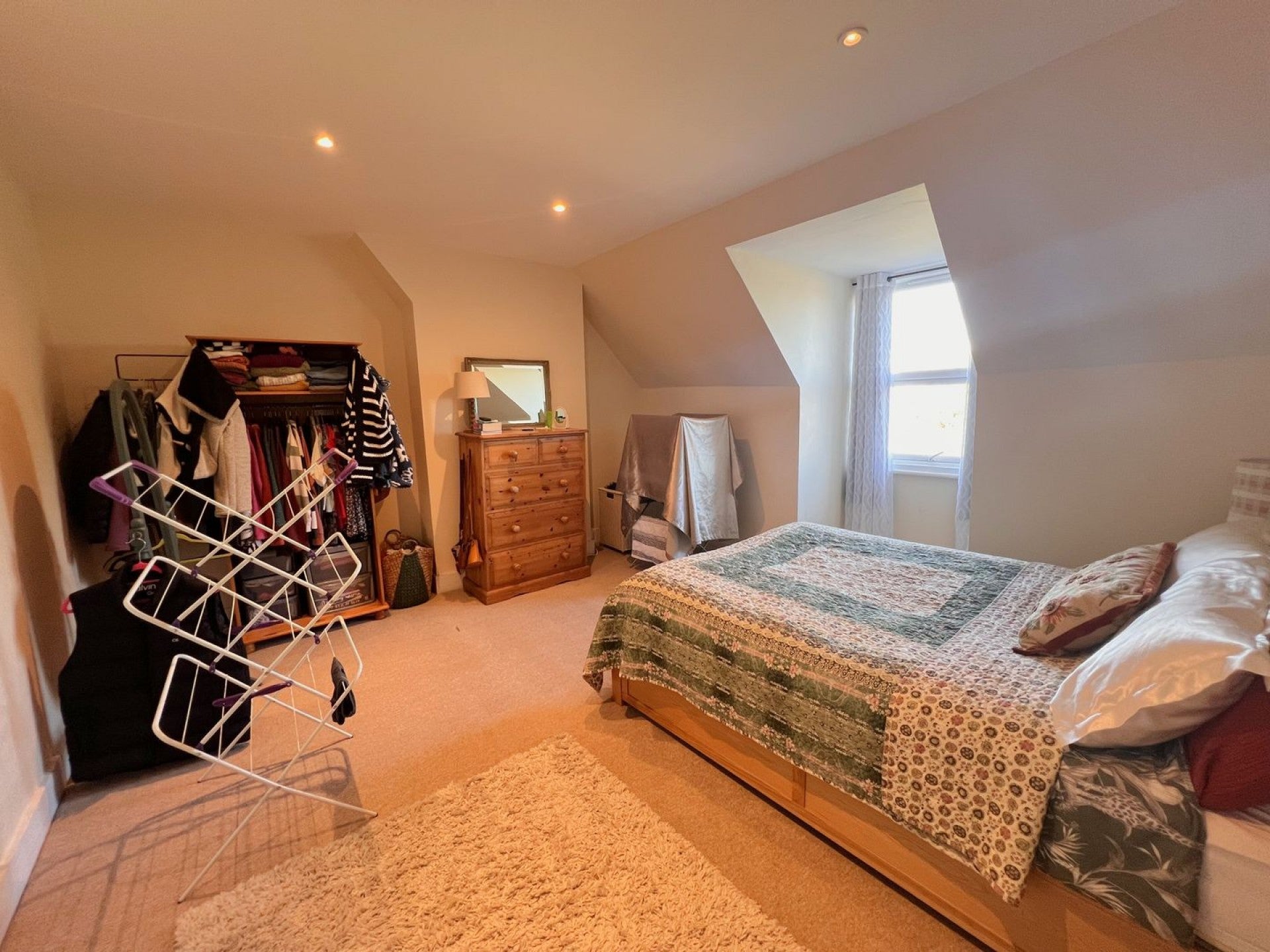 Flat Fairmount Road in Rother