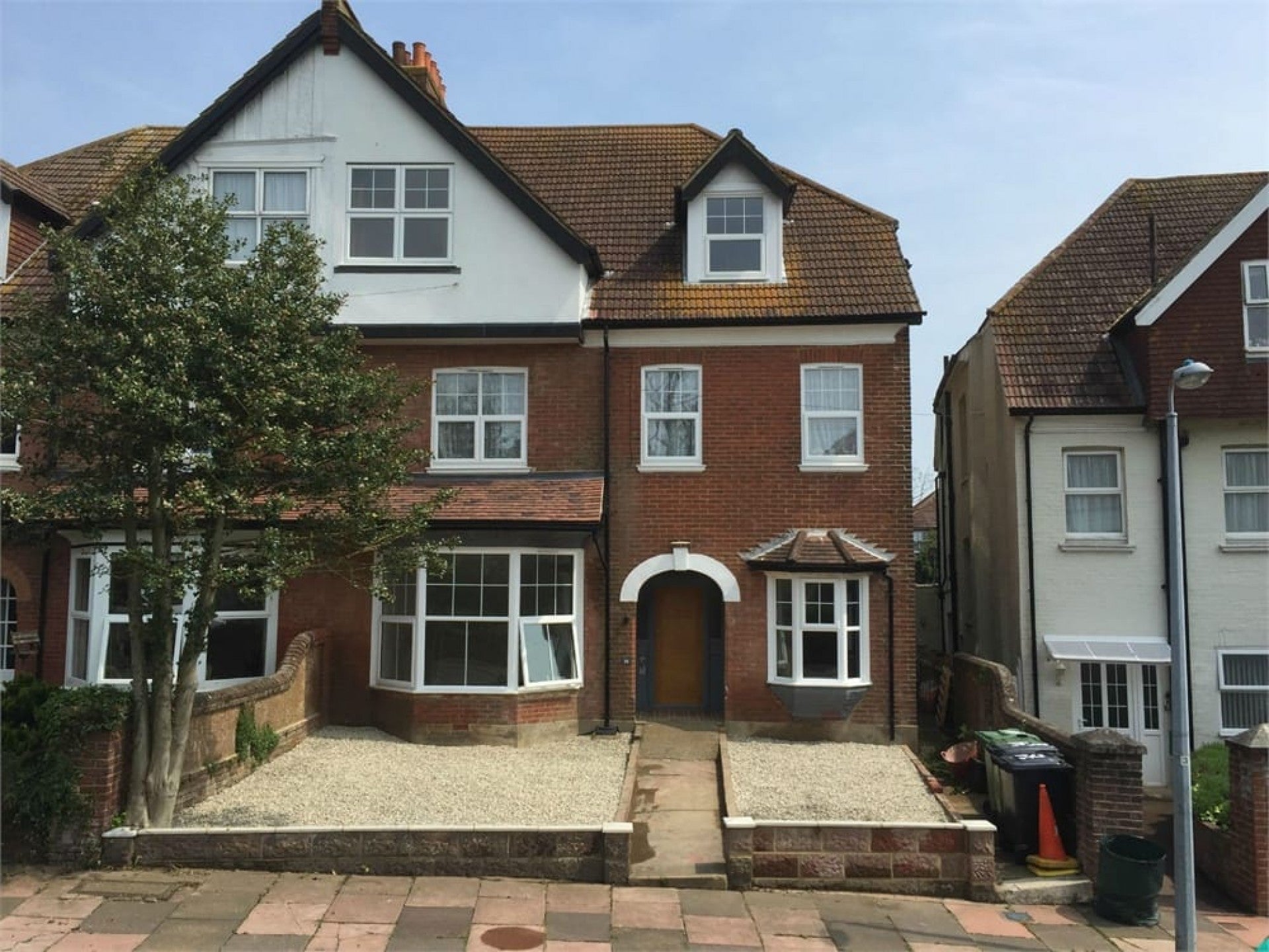 Flat Fairmount Road in Rother
