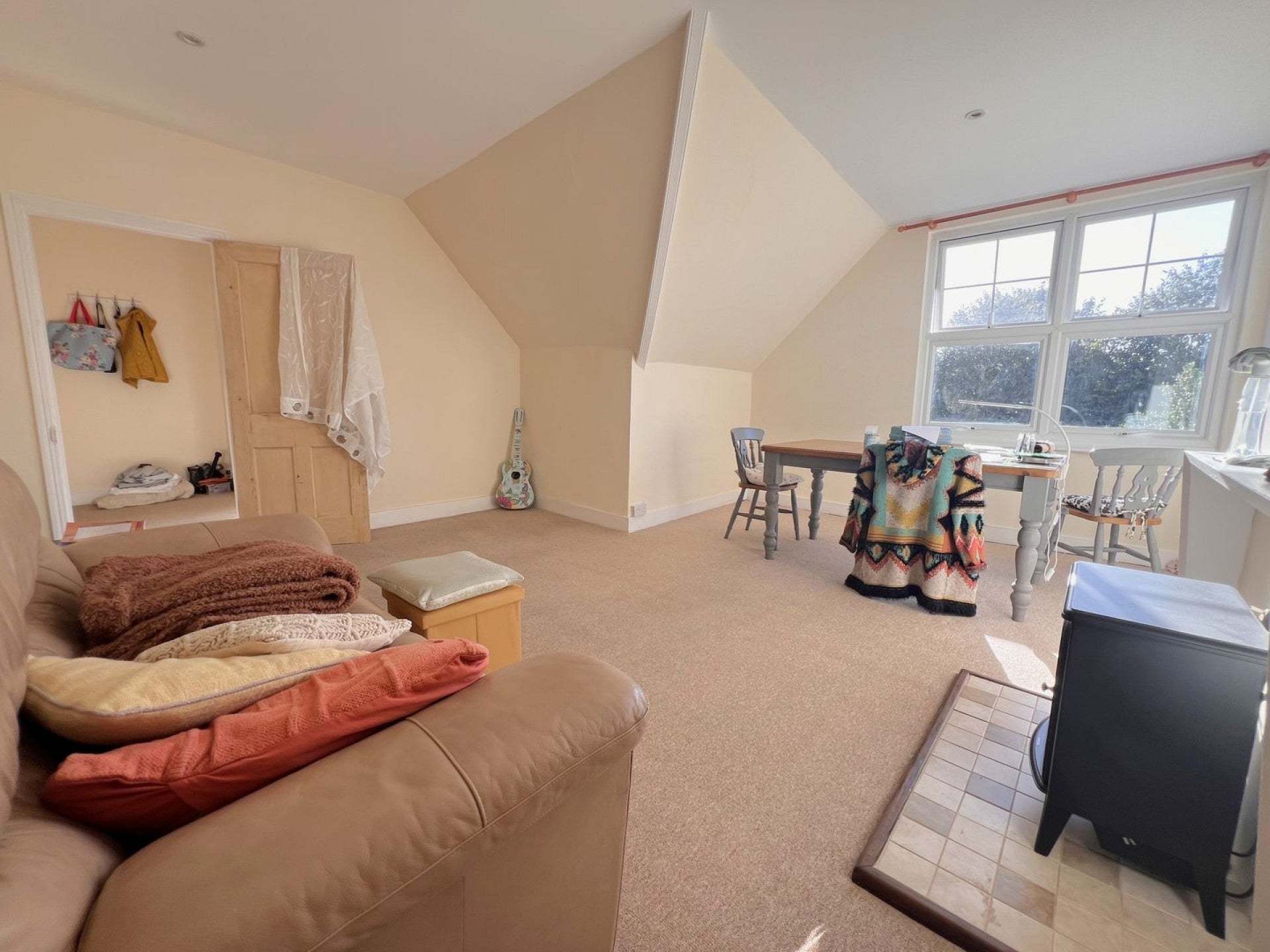 Flat Fairmount Road in Rother