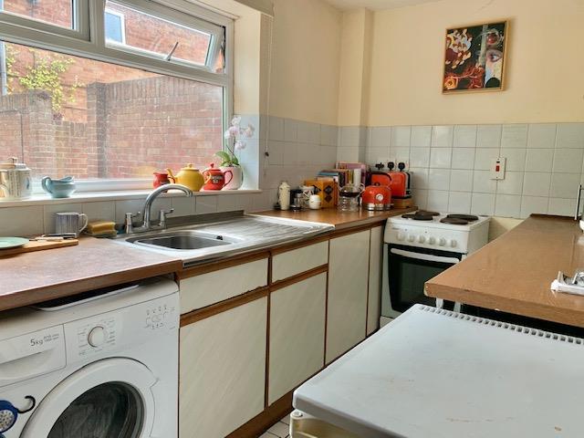 Flat Colleton Drive in Twyford