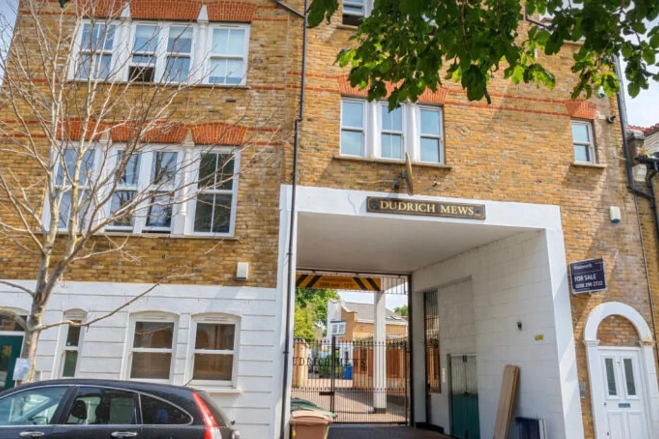 Flat Dudrich Mews in Greater London