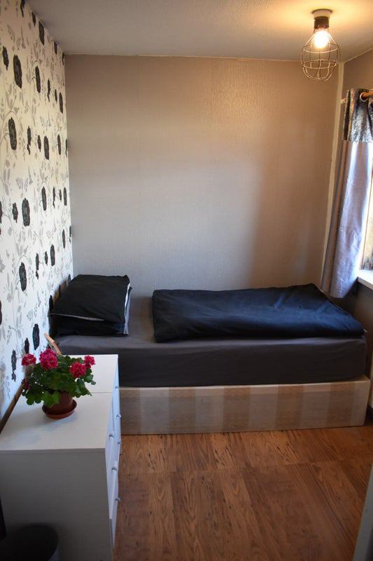 Room Barton Walk in Crawley
