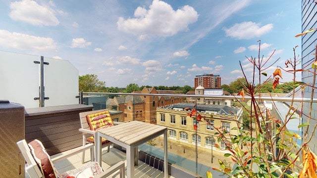 Flat Swan Street in Greater London