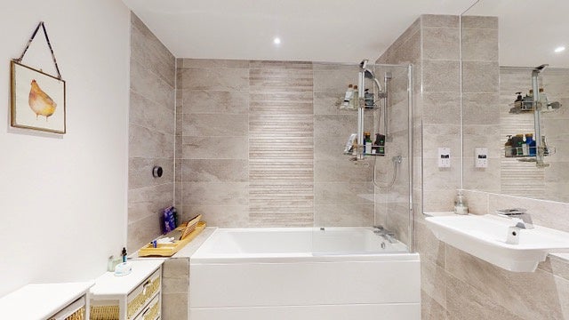 Flat Swan Street in Greater London