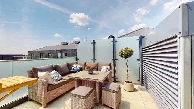 Flat Swan Street in Greater London