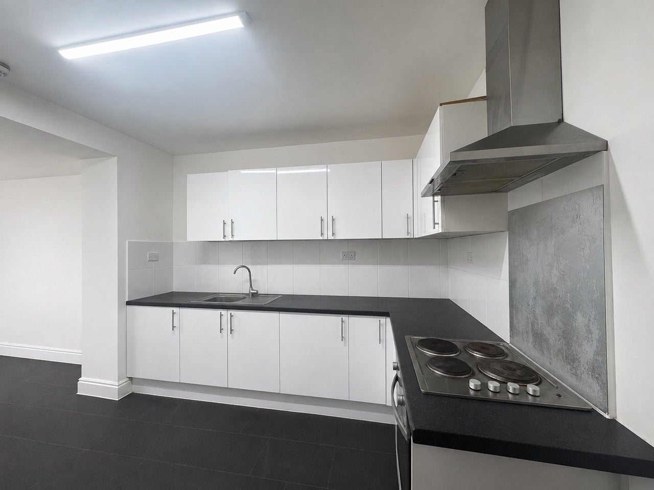 Room Tavistock Avenue in Greater London