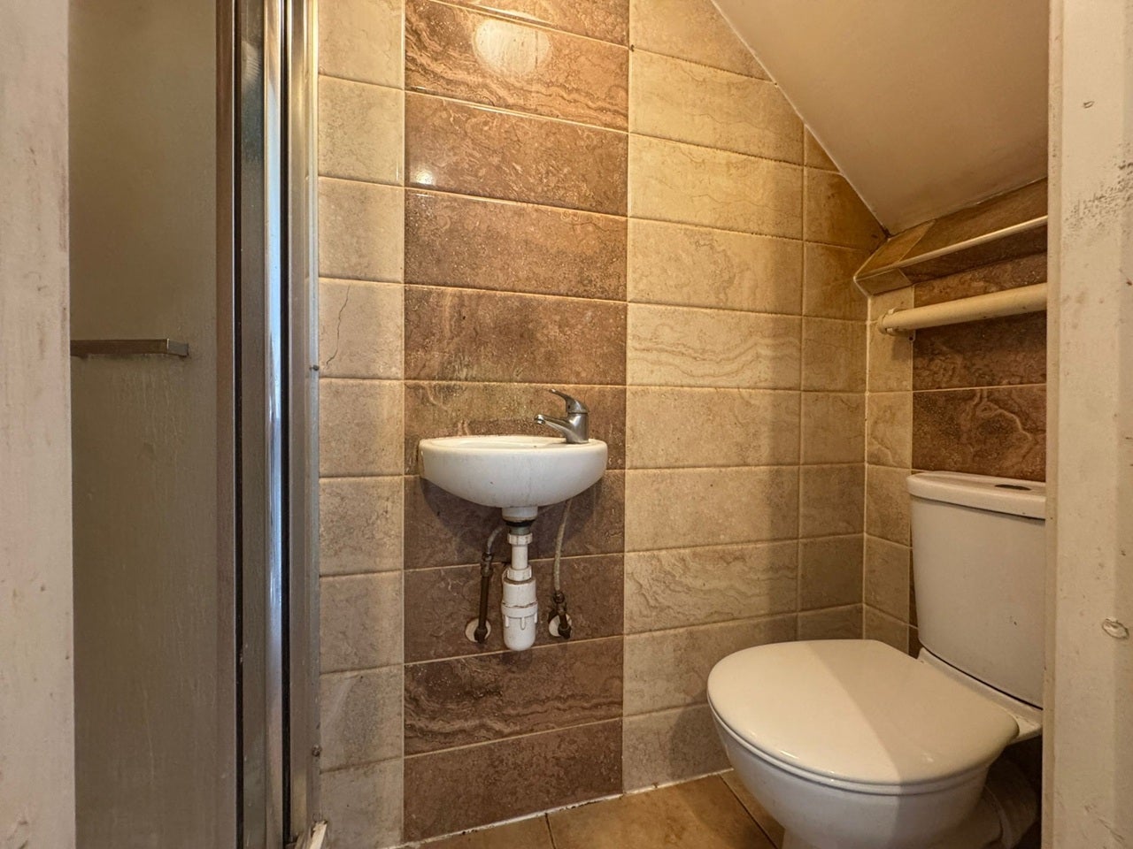 Room Tavistock Avenue in Greater London
